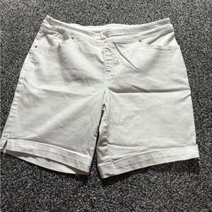 Terra & Sky Women's white Bermuda  Shorts size 14w